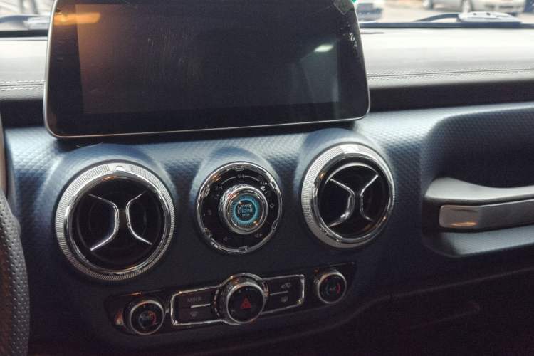 Used  BJ40 2019 PLUS 2.3T Automatic Four-Wheel Drive Flagship Edition China VI Emission Standard
