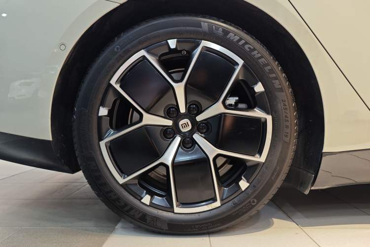 Used  SU7 2024 Rear-Drive Long-Range Intelligent Driving Version
