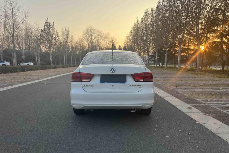 Used Volkswagen Santana 2015 1.6L Manual Fashion Edition
