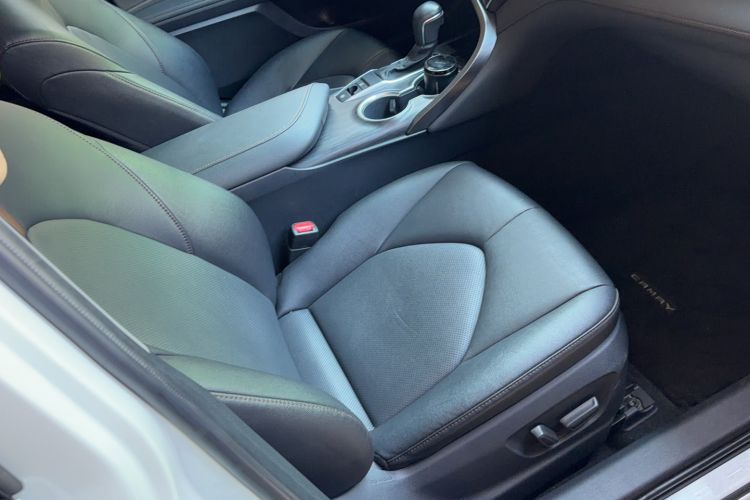 Used Toyota Camry 2021 2.0G Luxury Edition
