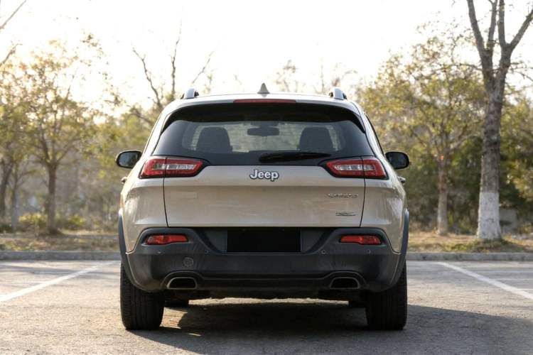 Used  Cherokee 2016 2.4L Leading Edition
