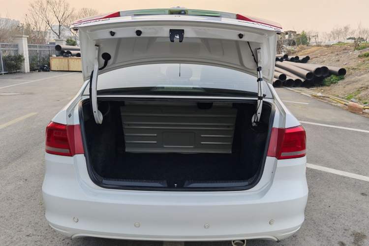 Used Volkswagen Santana 2013 1.6L Manual Comfort Edition