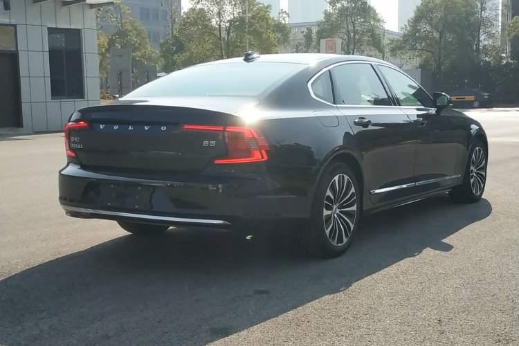 Used Volvo S90 2025 B5 Zhiyi Luxury Edition
