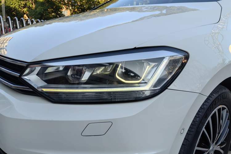 Used Volkswagen Touran 2016 Volkswagen Touran L 280TSI DSG Luxury Edition
