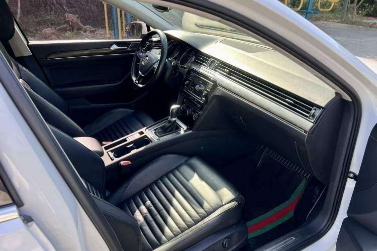 Used Volkswagen Magotan 2018 Facelift 330TSI DSG Luxury Model
