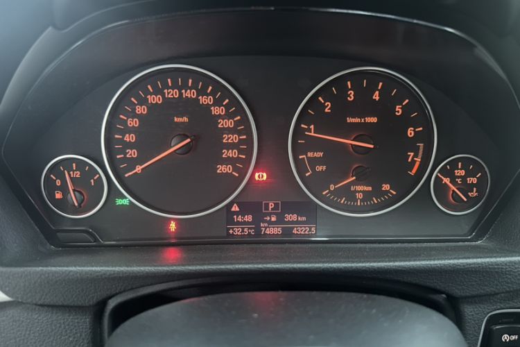 Used BMW 3 Series 2015 316Li Fashion Model
