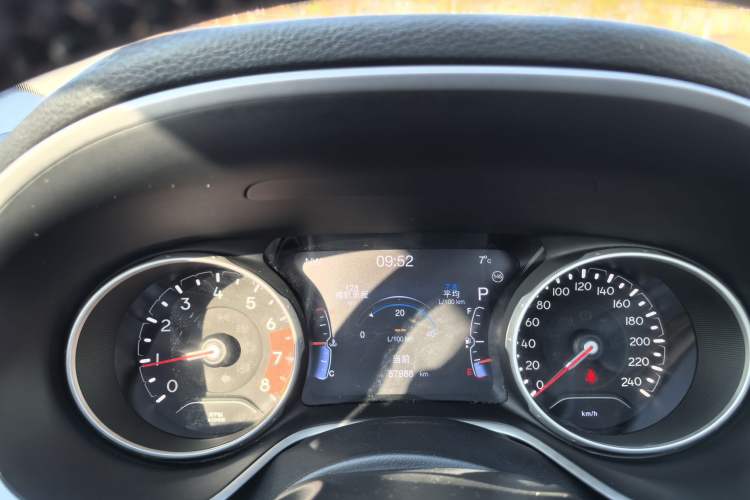 Used  Compass 2017 200T Automatic Family Edition
