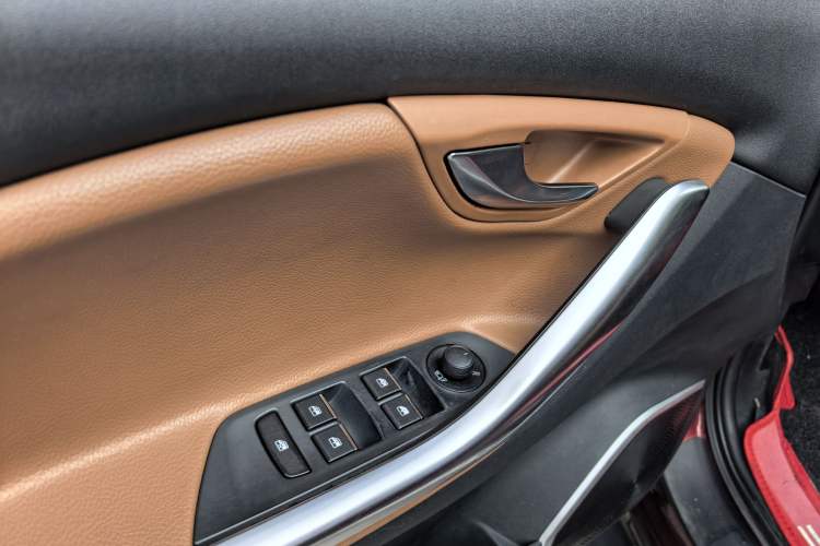 Used Soueast DX7 2015 1.5T Manual Luxury Model
