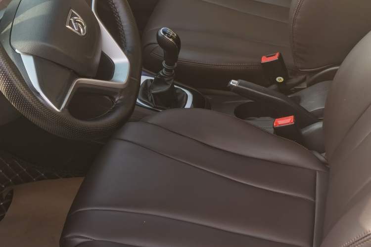 Used Baojun 310W 2017 1.5L Manual Comfort Version China VI Emission Standard