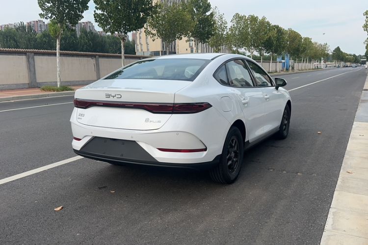 Used BYD Qin PLUS 2025 DM-i Smart Drive 55KM Leading Model
