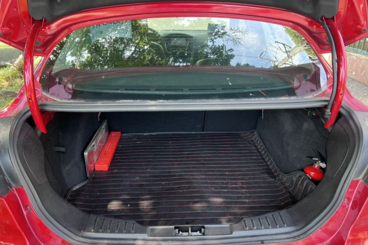 Used Ford Focus 2017 Sedan 1.6L Automatic Fashion Edition Smart Drive Version
