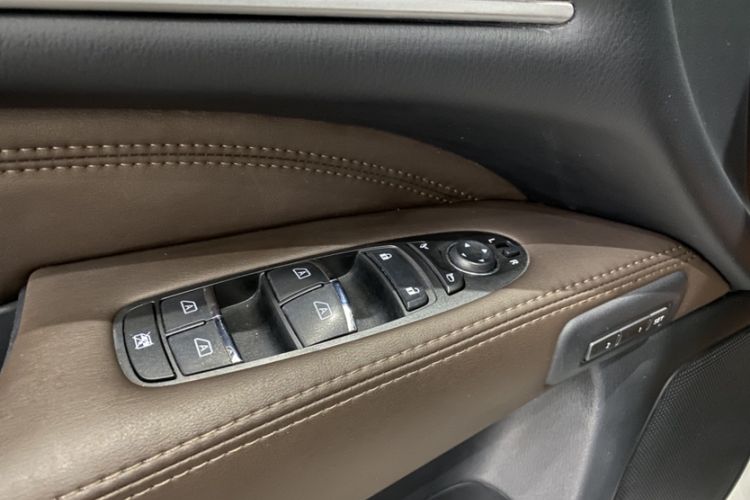 Used Infiniti JX 2013 JX35 Two-Wheel-Drive Excellence Edition