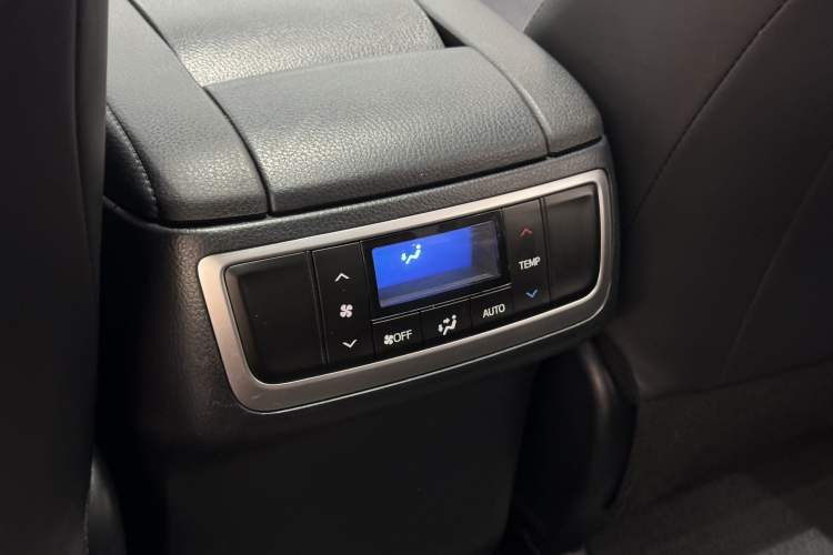 Used Toyota Highlander 2018 2.0T Four-Wheel Drive Luxury Version 7 Seats China VI Standard
