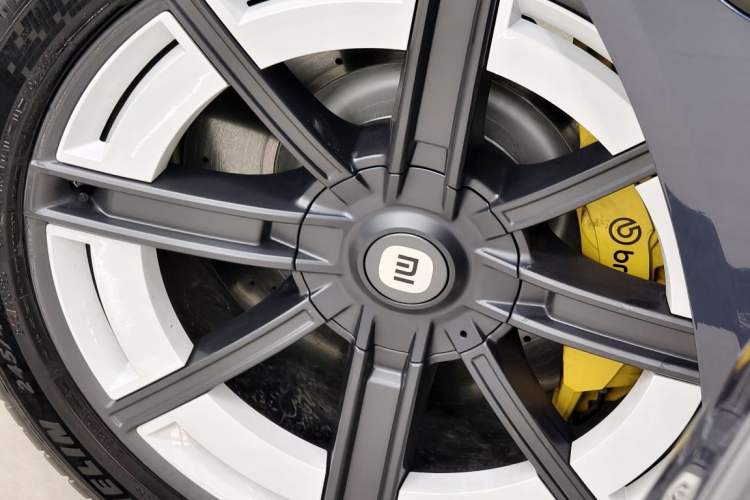 Used  SU7 2024 Rear-Drive Ultra-Long Range Advanced Pro-Level Intelligent Driving Version
