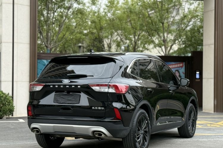 Used Ford Escape 2024 EcoBoost 245 Two-Wheel-Drive Titanium Edition
