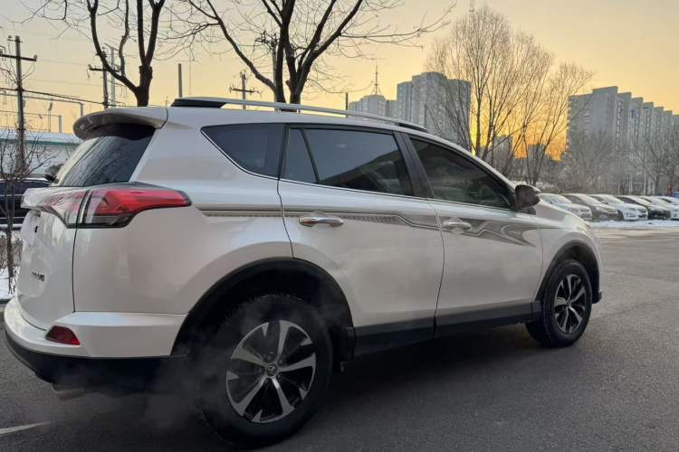 Used Toyota RAV4 2016 2.0L CVT Two-Wheel Drive Comfort Edition China V Standard
