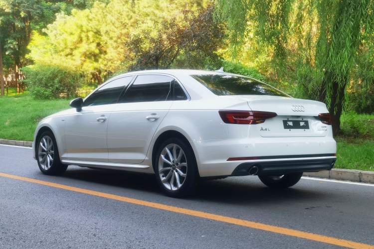 Used Audi A4L 2018 30th Anniversary Edition 40 TFSI Fashion Model
