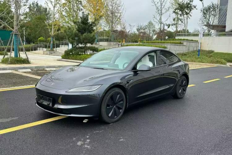 Used Tesla Model 3 2023 Long-Range All-Wheel-Drive Version