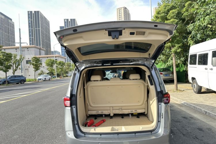 Used Buick GL8 2023 Land Business Class Smart Deluxe Model
