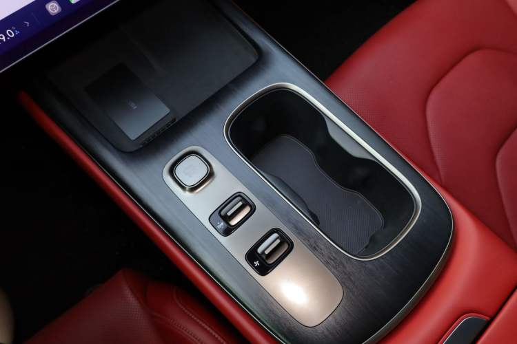 Used  SU7 2024 Rear-Drive Long-Range Intelligent Driving Version
