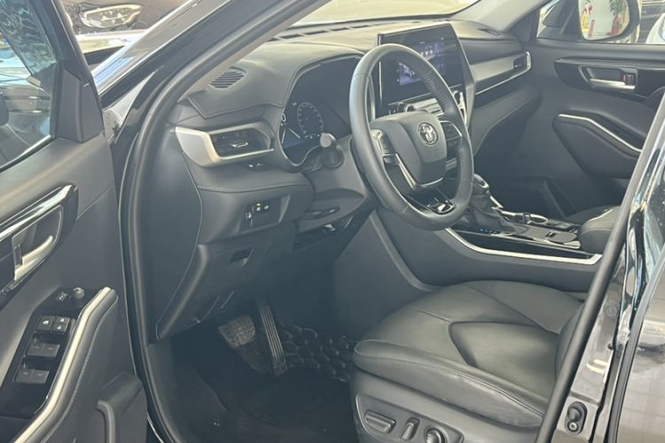 Used Toyota Highlander 2024 2.5L Smart Electric Hybrid Dual-Motor Two-Wheel Drive Luxury Version 7 Seats
