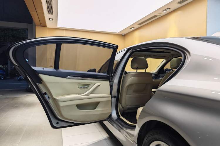 Used BMW 5 Series 2014 520Li Elegant Model
