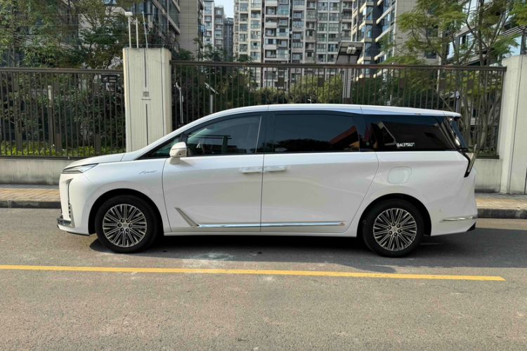 Used Buick GL8 New Energy 2024 Lu Zun Luxury Edition 7-Seater
