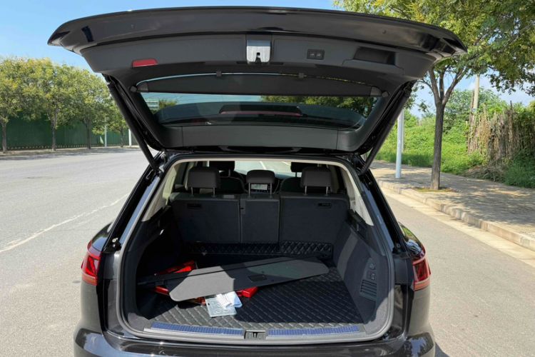 Used Volkswagen Touareg 2022 3.0 TSI Luxury Edition Black Diamond Sport Package
