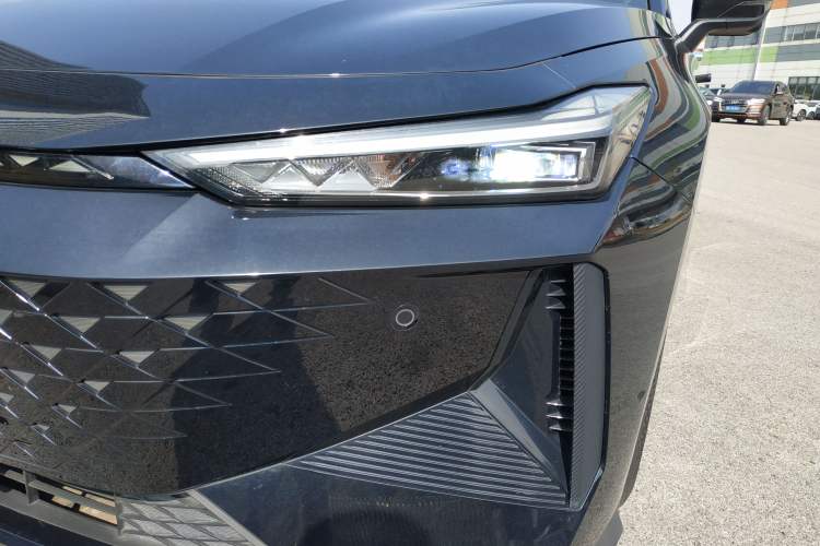 Used Changan UNI-V iDD 2024 Blue Whale Smart Electric iDD 136km Luxury Model
