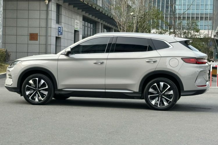 Used BYD Song PLUS New Energy 2025 EV Intelligent Driving Edition 520km Luxury Model
