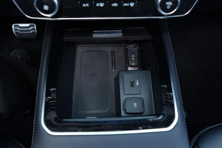 Used Ford Edge 2021 PLUS EcoBoost 245 Two-Wheel-Drive Titanium 7-Seater