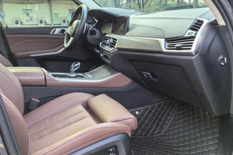 Used BMW X5 2019 xDrive40i Luxury Model with M Sport Package
