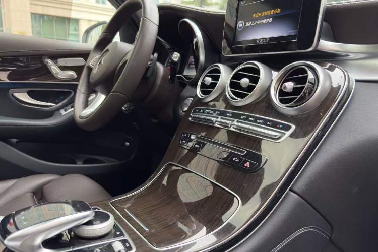 Used Mercedes-Benz GLC 2017 GLC 260 4MATIC Luxury Model
