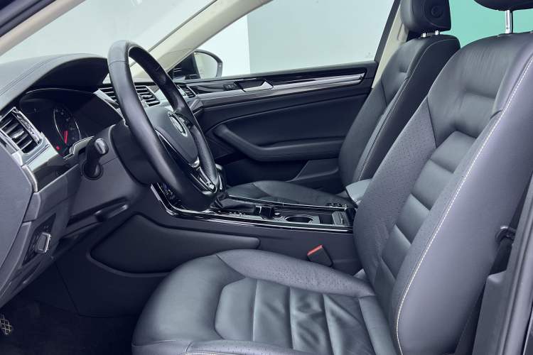 Used Volkswagen Phideon 2018 Revised Version 380TSI Two-Wheel Drive Business Edition
