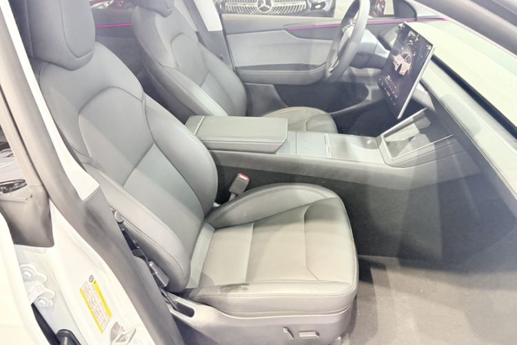 Used Tesla Model Y 2025 Rear-Wheel-Drive Version
