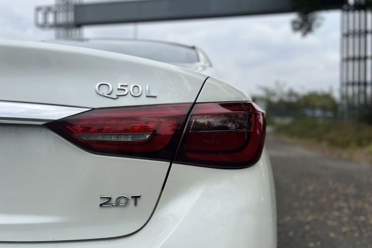 Used Infiniti Q50L 2018 2.0T Enjoyment Version China VI Standard

