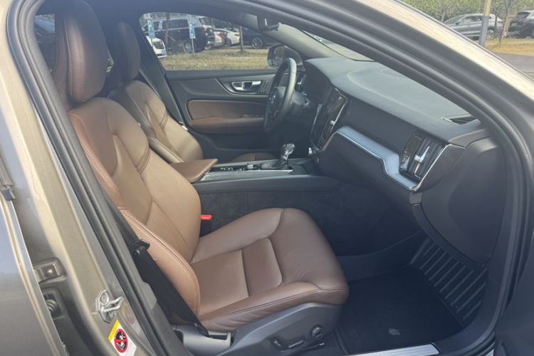 Used Volvo S60 2020 T4 Zhiyi Luxury Edition
