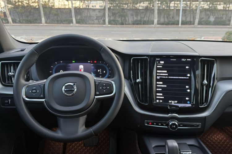 Used Volvo XC60 2022 B5 4x4 Zhiyi Luxury Edition
