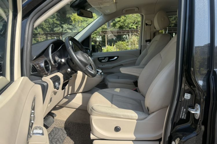 Used Mercedes-Benz V-Class 2017 V 260 Avantgarde Edition
