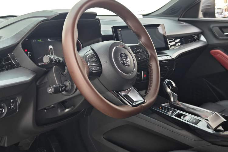 Used MG 5 2021 180 DVVT CVT Youth Luxury Edition
