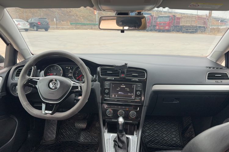 Used Volkswagen Golf 2018 1.6L Automatic Fashion Model