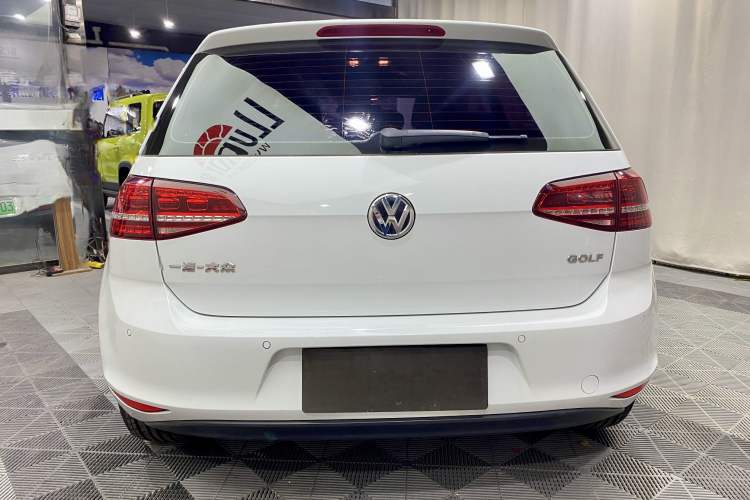 Used Volkswagen Golf 2017 1.6L Automatic Comfort Million-Vehicle Anniversary Edition
