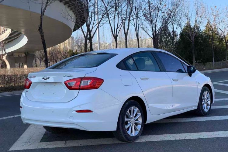 Used Chevrolet Cruze 2018 320 Automatic Pioneer Sunroof Edition
