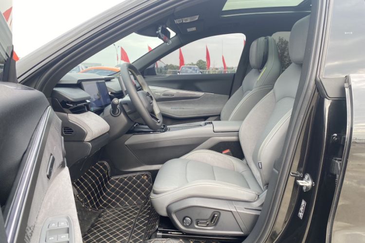 Used Lynk & Co 08 EM-P 2023 120km Long-Range Pro