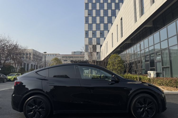 Used Tesla Model Y 2023 Rear-Wheel-Drive Version