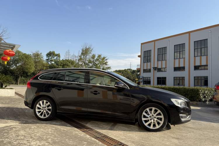 Used Volvo V60 2014 Facelift T5 Zhiyi Edition
