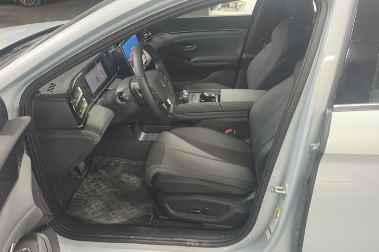 Used BYD Qin L 2025 DM-i Smart Drive 120KM Superior Model
