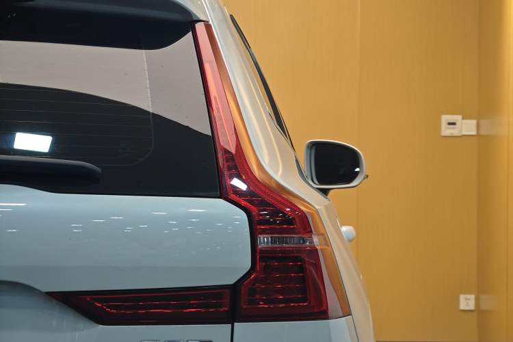 Used Volvo XC60 2019 T5 4x4 Smart & Dynamic Sport Edition China VI Standard