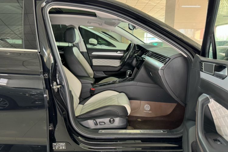 Used Volkswagen Magotan 2023 2 Million Units Limited Edition 330TSI DSG Leading Version