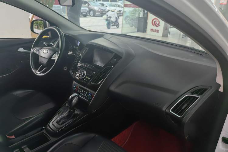 Used Ford Focus 2017 Hatchback 1.6L Automatic Fashion Edition Smart Drive Version
